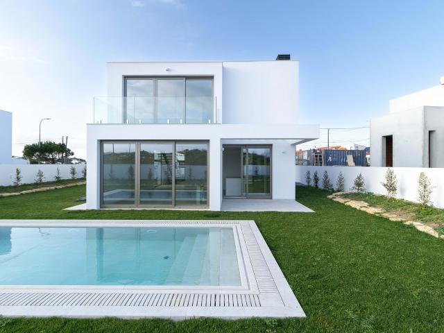 Villa de Luxo Concluída com Piscina Privada em Sintra Lote 1