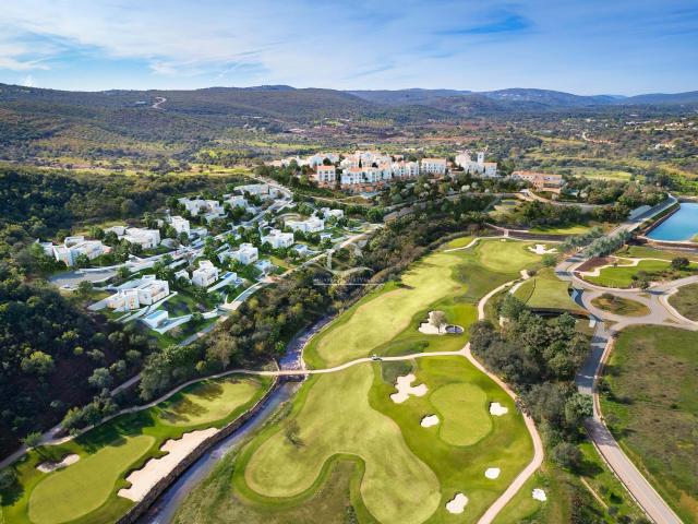 Villa de luxo contemporânea sob medida no Ombria Resort em um ambiente de tirar o fôlego com campo de golfe