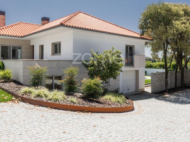 Villa de luxo de 3 quartos com piscina e jardim – Pronta para a mudança