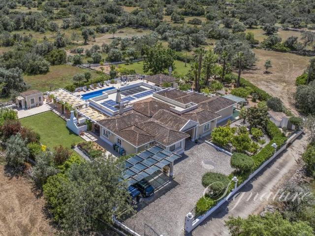 Villa de luxo de 4 quartos e um piso em Santa Bárbara de Nex. 0m² Santa Bárbara De Nexe