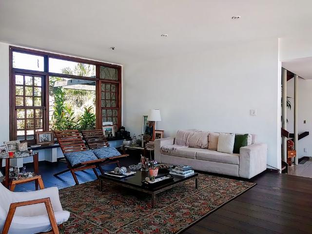 Villa de Luxo elegante com vista panorâmica para alugar no Joá