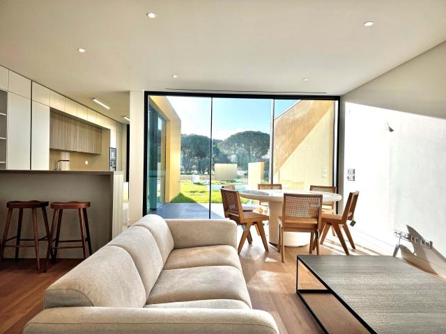 Villa de Luxo 3 Quartos com Piscina e Jardim Privados no Coração de Vilamoura, a 2 passos da Marina, da praia e dos campos de golfe | Contacto: 91.661.8443