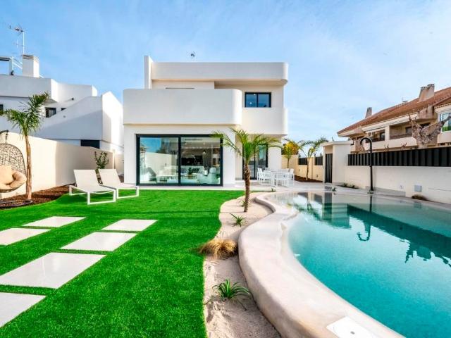 Villa de obra nueva de 3 dormitorios con piscina privada y s. 122m² Torre Pacheco