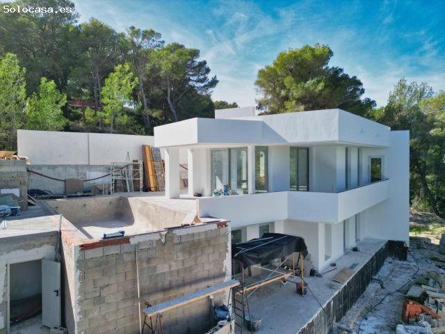 Villa de obra nueva en entorno natural y tranquilo