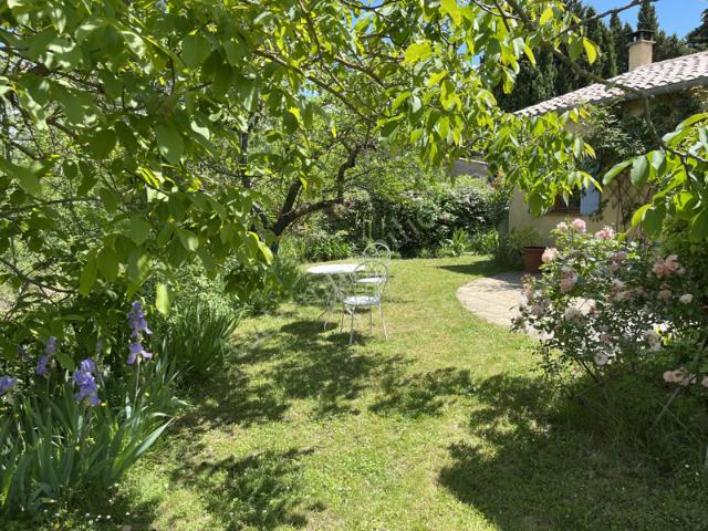Villa de plain pied avec grand jardin