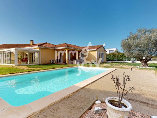 Villa de plain pied avec studio indépendant, piscine, vérand