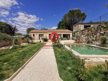 Villa de plain pied avec piscine