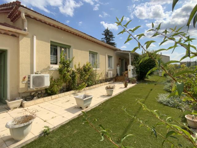 Villa de plain pied avec piscine à 400 m du centre à pieds