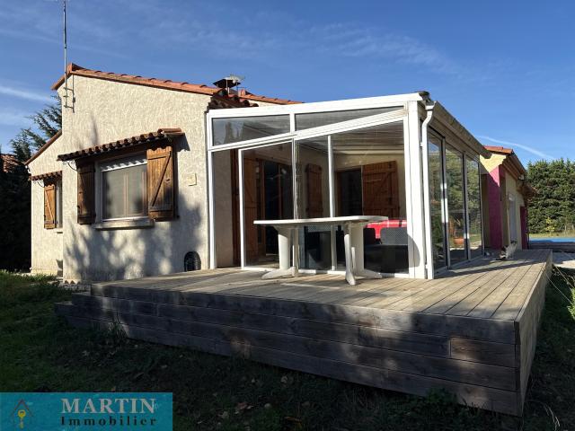 Villa de plain pied avec piscine et 1,5 hectares de terrain plat et clôturé