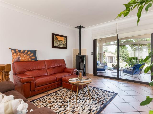 Villa de plain pied avec piscine et pool house 175m² Blan