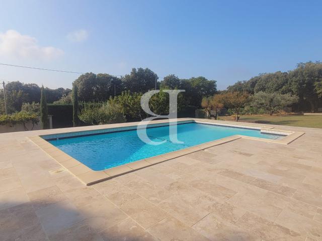 Villa de plain pied avec terrain, piscine et vue Ventoux 120m² Grignan