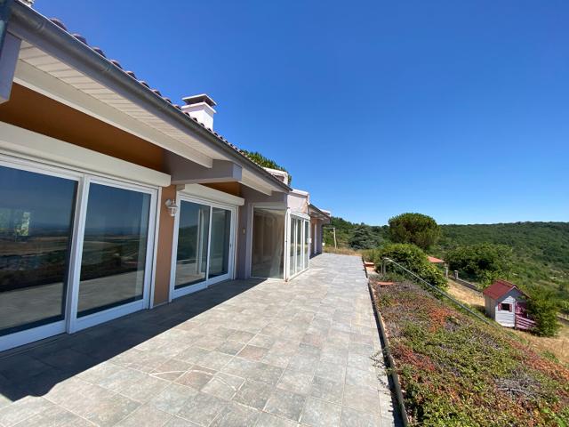 Villa de PLAIN PIED avec une VUE INCROYABLE et CAVE surprenante !