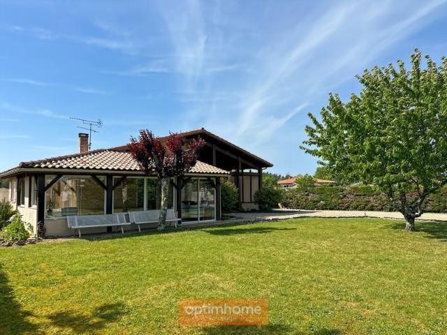 Villa de plain pied avec véranda en excellent état et à prox. 118m² Gabarret