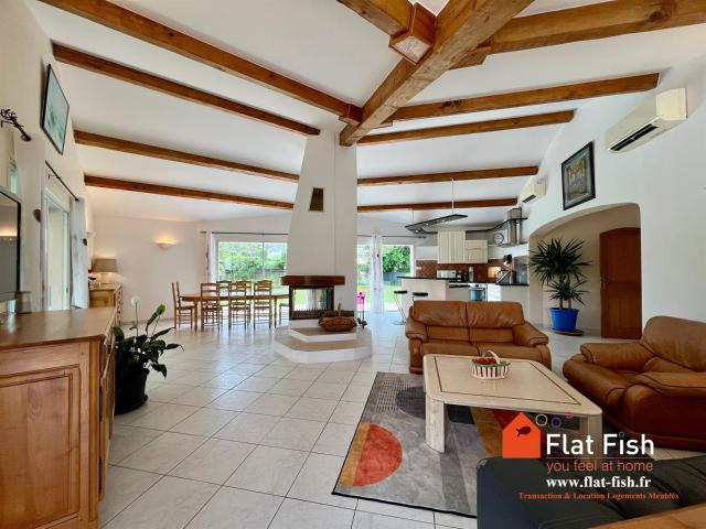 Villa de plain pied à l'orée de la Garrigue avec Piscine Cou. 273m² Mazan