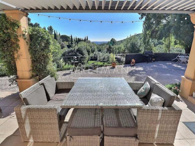 Villa de plain pied à quelques pas du village Cotignac 187m² Cotignac