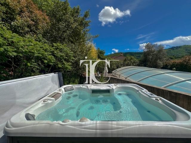 VILLA DE PLAIN PIED DE 185 M² AVEC PISCINE ET SPA