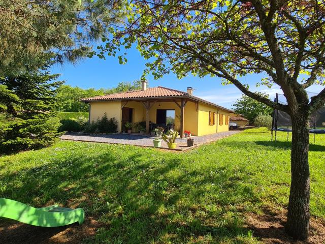 Villa de plain pied et jardin clos