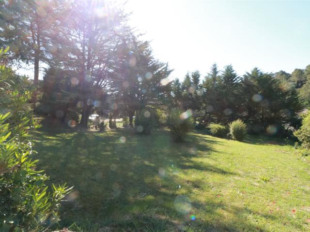 Villa de plain pied individuelle avec grand terrain à Valbon. 142m² Valbonne