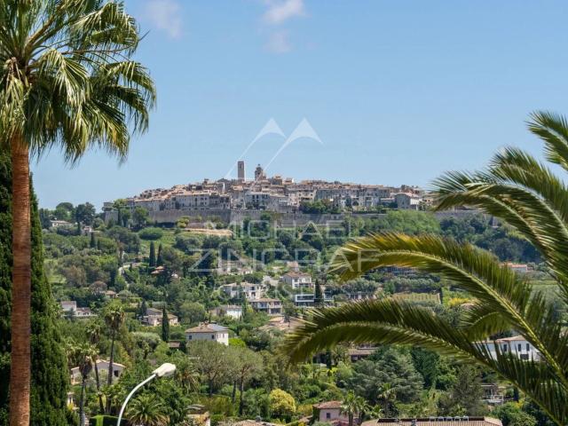 Villa de plain pied rénovée avec vue village 188m² La Colle sur Loup
