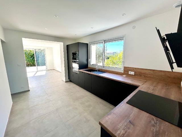 Villa de plain pied rénovée de 88.5 m² 89m² Montélimar