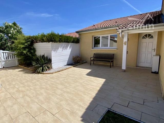 VILLA DE PLAIN PIED VEAUCHE