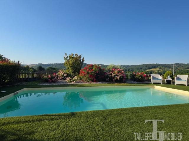 Villa de plain pied 210 m² avec piscine et vue panoramique – 210m² Saint Astier