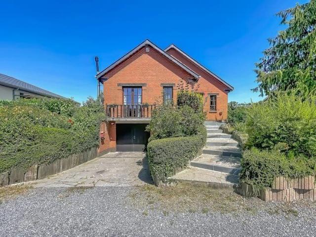 VILLA DE PLAIN PIED 2 CHAMBRES, GARAGE ET JARDIN