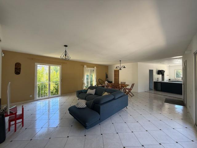 Villa De Plain Pieds Sur 1688M2 De Terrain Avec Piscine, Gar. 154m² Montagnac