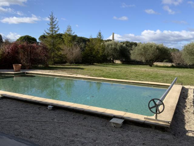 Villa de plein pied avec piscine