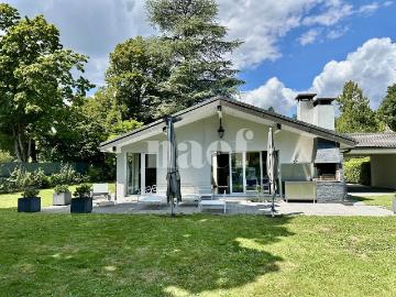 Villa de plein pied A deux pas du lac avec accès.
