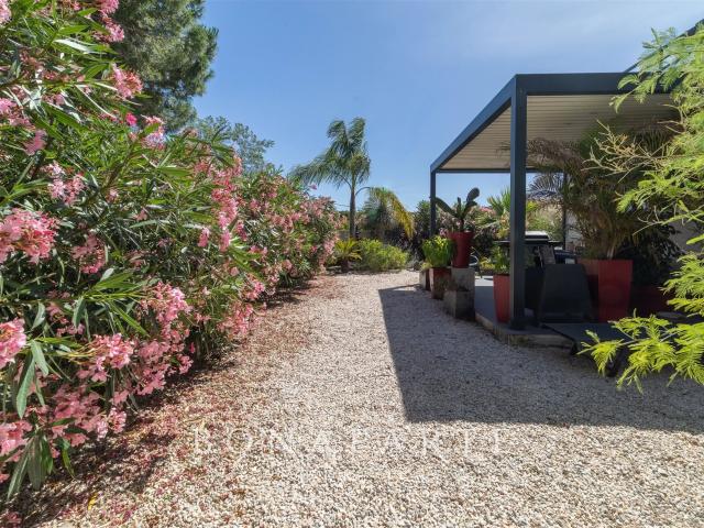 Villa de prestige 4 chambres avec dépendance – 800 m de la m. 226m² Agde Cap d'Agde