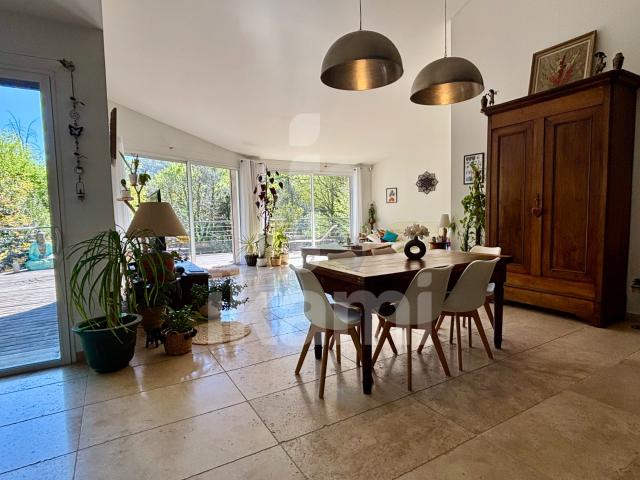 VILLA DE PRESTIGE 241 m2 AVEC LOGEMENT SUPPLEMENTAIRE ET GARAGE INDEPENDANT