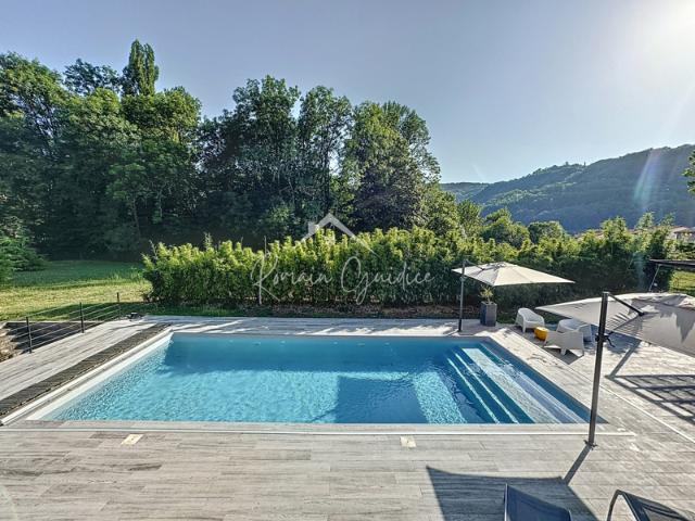 VILLA DE PRESTIGE TYPE 5 DE 196 M2 SUR SON TERRAIN PLAT DE 6