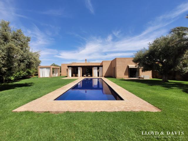 Villa de Prestige à Louer – Route de Fès, Palmeraie