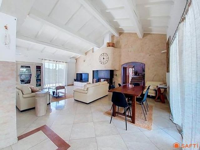 Villa de prestige, dépendances, piscine, garages
