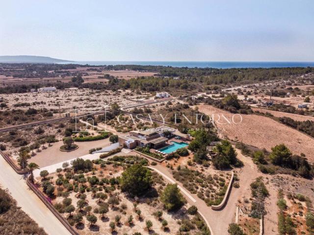 Villa de prestigio con piscina y amplios espacios exteriores para disfrutar