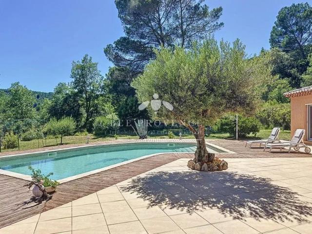 Villa de qualité au calme avec vue et piscine