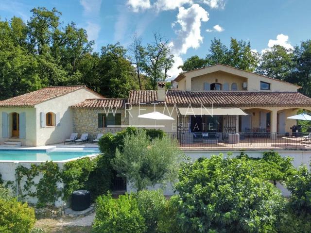 Villa De Qualité Avec Vue Panoramique Et Piscine Tourrette. 200m² Tourrettes