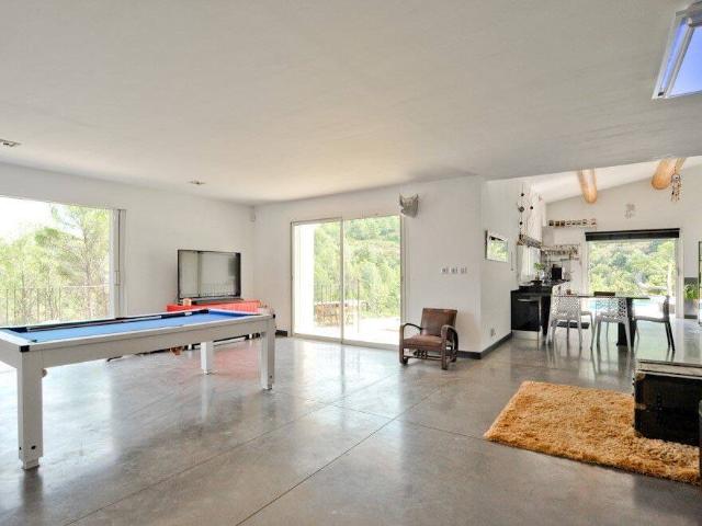 Villa de rêve meublé et équipé avec piscine au cœur de la forêt vue panoramique sans vis à vis