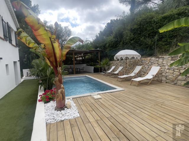 Villa de rêve au Baou Découvrez cette magnifique villa 210m2. 210m² Toulon
