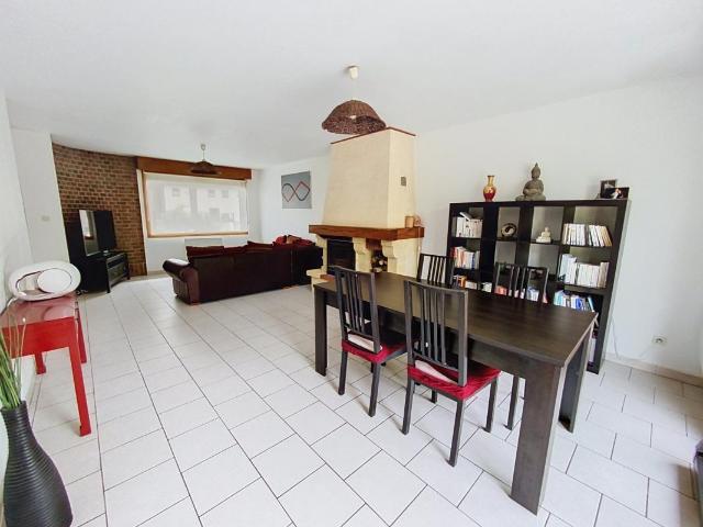 VILLA DE SEMI PLAIN PIED 4 CHAMBRES