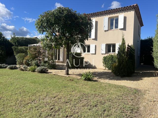 Villa de standing 4 chambres, double garage, jardin paysagé 127m² Maillane