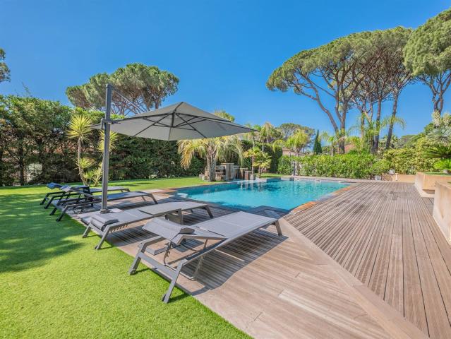 Villa De Standing 8 Pieces Avec Piscine Sur Les Golfs De Sai. 300m² Saint Raphaël