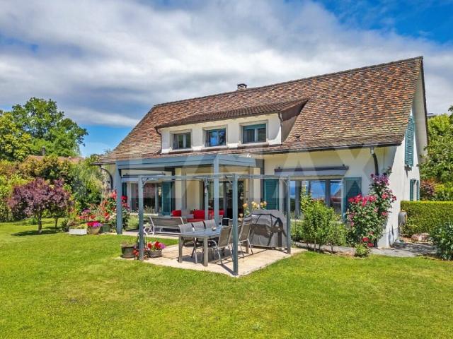 Villa de standing avec grand jardin