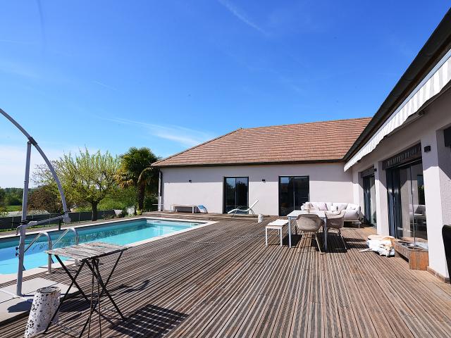 Villa de style bungalow d’architecte avec maison d’hôtes et piscine, votre prestigieuse résidence secondaire