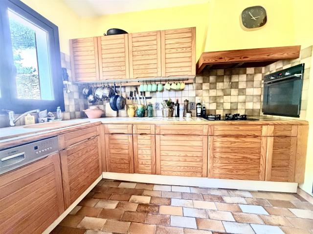 Villa de Style Méditerranéen avec Piscine et Vaste Parc Arbo. 83m² Carcassonne