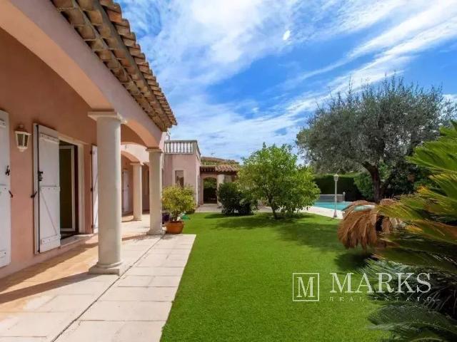 Villa de style néo provençal avec terrain plat et piscine 188m² Villefranche sur Mer