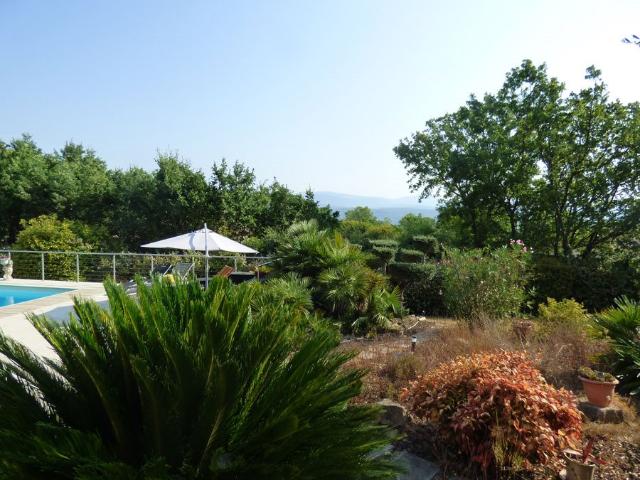 Villa de style provençal sur un terrain clos de 3100m2, 4 ch. 230m² Fayence