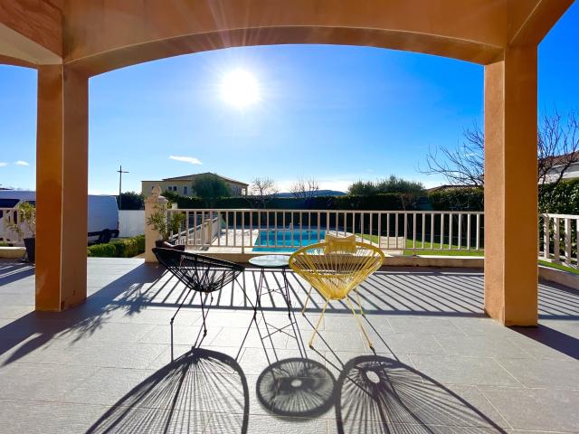 Villa d'environ 187m2 sur 850m2 de terrain avec piscine et s. 187m² Ceyras