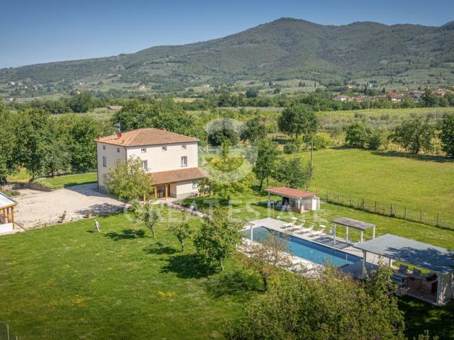 Villa Degli Artigiani 300m² Terranuova Bracciolini